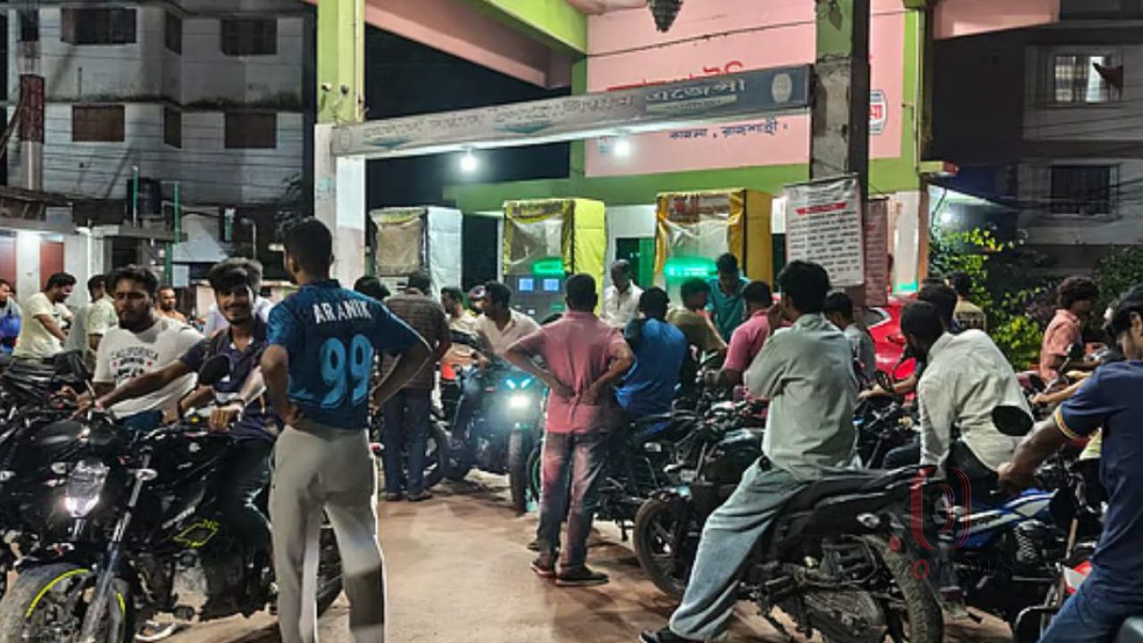 তেল সংকট গুজব, রাজশাহীর পাম্পে মধ্যরাতে দীর্ঘ লাইন